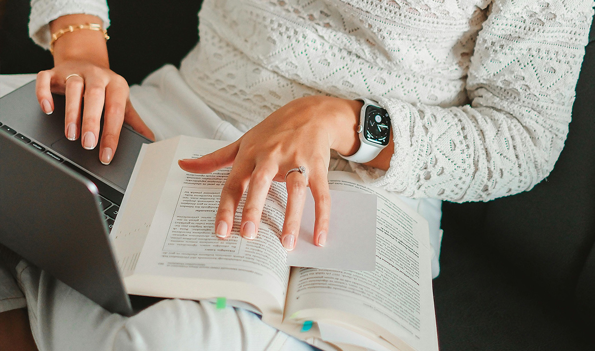 Lendo e trabalhando... A nova trend do momento.